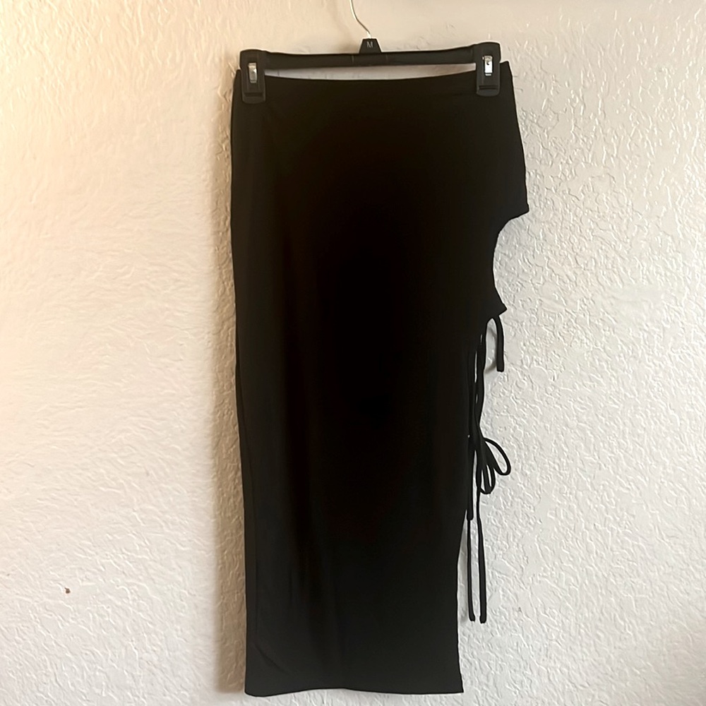 Open side skirt